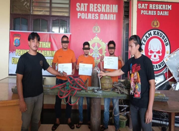 3 Pelaku Pencurian Besi Pembatas jalan di Silahisabungaun di tangkan Polres Dairi. Foto: Humas Polres Dairi.