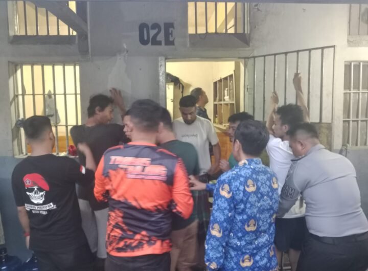 Lapas Tebing Tinggi saat melakukan Penggeledahan di Blok Hunian. Foto: Istimewa.