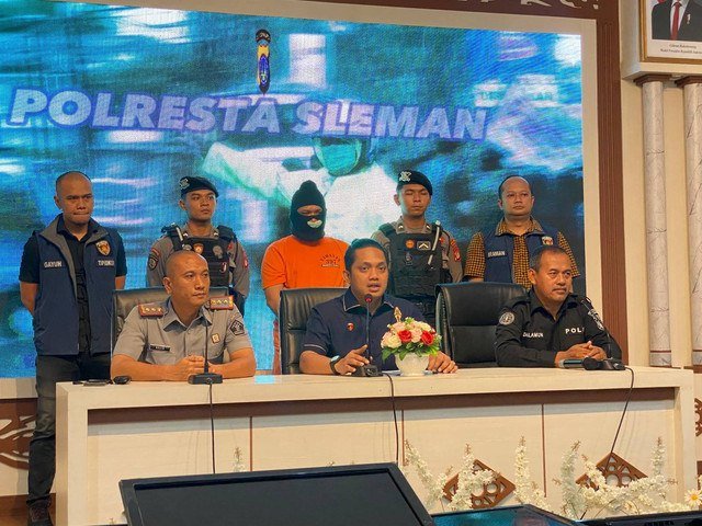 Konferensi pers kasus pungli Lapas Cebongan Sleman di Mapolresta Sleman, Rabu (20/11/2024). Foto: Resti Damayanti/Pandangan Jogja.