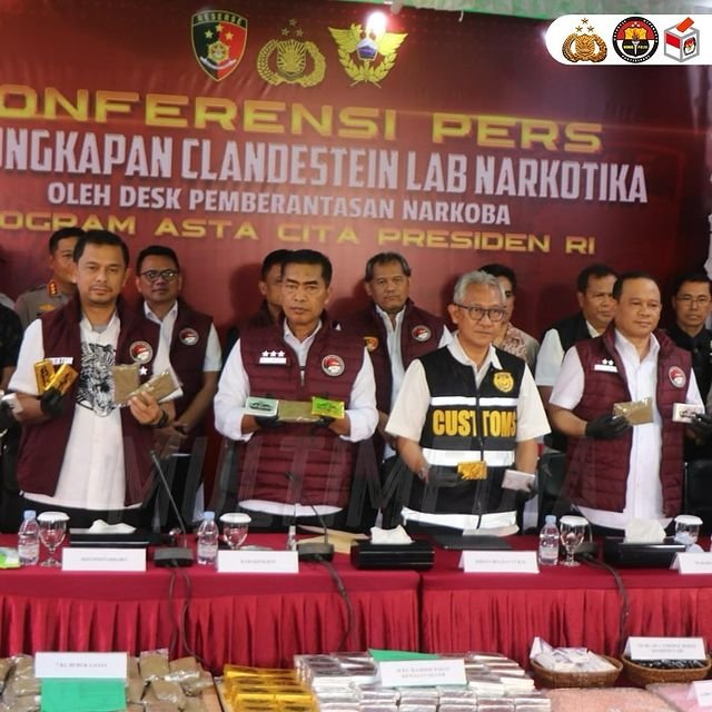 Direktorat Tindak Pidana Narkoba Bareskrim Polri saat melakukan Konferensi pers. Foto: Instagram Bareskrim Polri.
