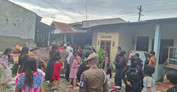 Derasemen Gegana Polda Sumatera Utara saat menggerebek Kamuoung Narkoba di Deli Serdang. Foto: Humas Brimob Polda Sumut.
