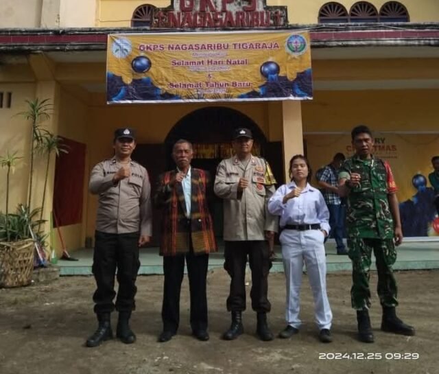Polsek Saribu dolok saat Pengamanan di Perayaan Natal Pematang Silimakuta. Foto: Dok. Humas Polres Simalungun.