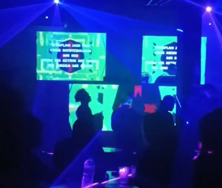 Situasi di dalam Bintang Cafe dan Bar Pematangsiantar. Foto: Istimewa.