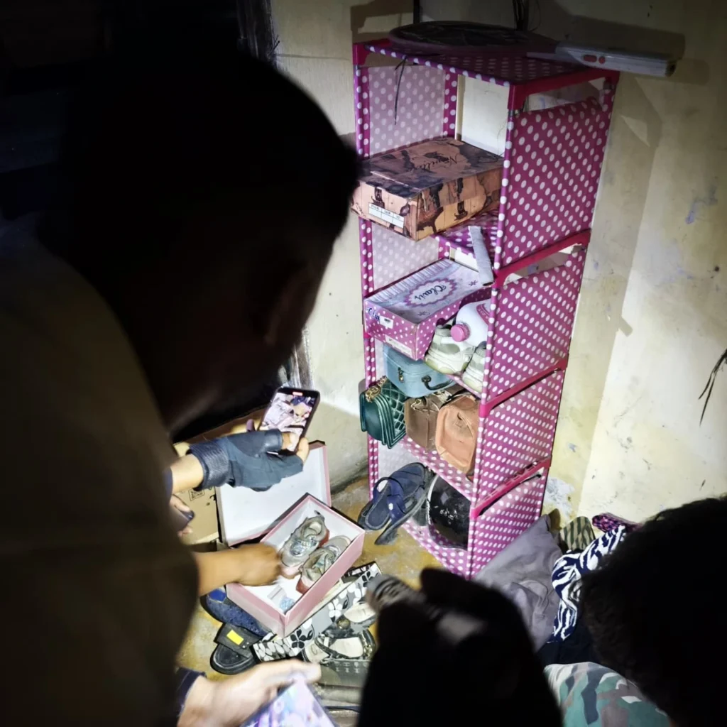 Gabungan Brimob Sumut dan Polres Belawan saat menggeledah perjudian dan Temukan Narkoba. Foto: Istimewa.