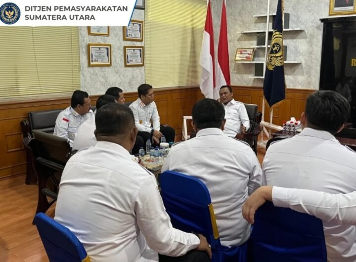 Kakanwnil Ditjenpas Sumut Yudi Suseno saat memberikan Arahan kepaaa jajaranya di Rutan Kelas IA Medan. Foto: @kanwil.ditjenpassumut24
