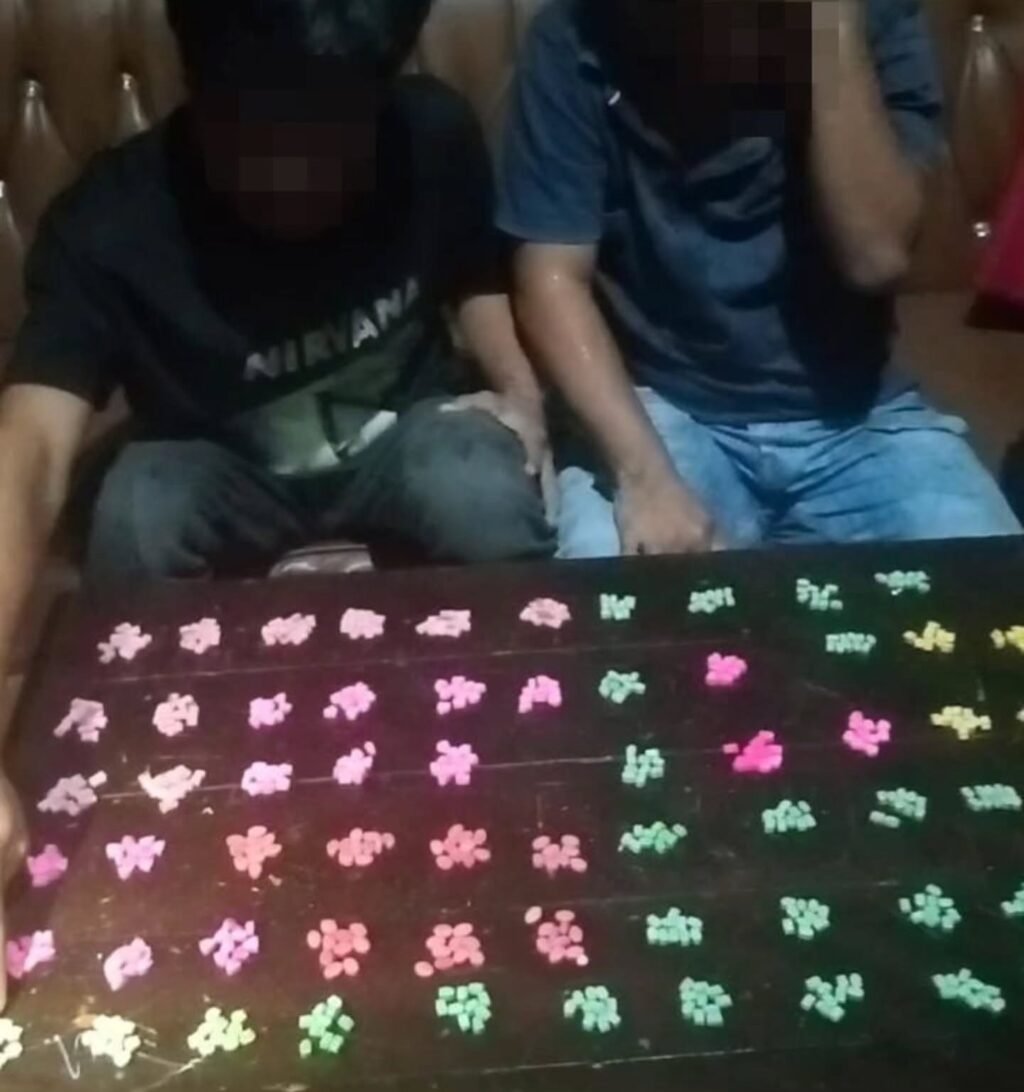 Tersangka dan Barang Bukti Ekstasi. Foto: Dok. Korem 022/PT.