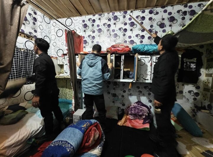 Rajia dilakukan kepada Napi di Rutan Kelas IIB Sidikalang, guna mencegah terjadinya aktifitas Ilegal yang di lakukan Napi. Foto: Dok. Rutan Kelas IIB Sidikalang.