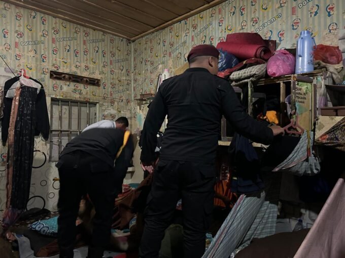 Rajia dilakukan kepada Napi di Rutan Kelas IIB Sidikalang, guna mencegah terjadinya aktifitas Ilegal yang di lakukan Napi. Foto: Dok. Rutan Kelas IIB Sidikalang.