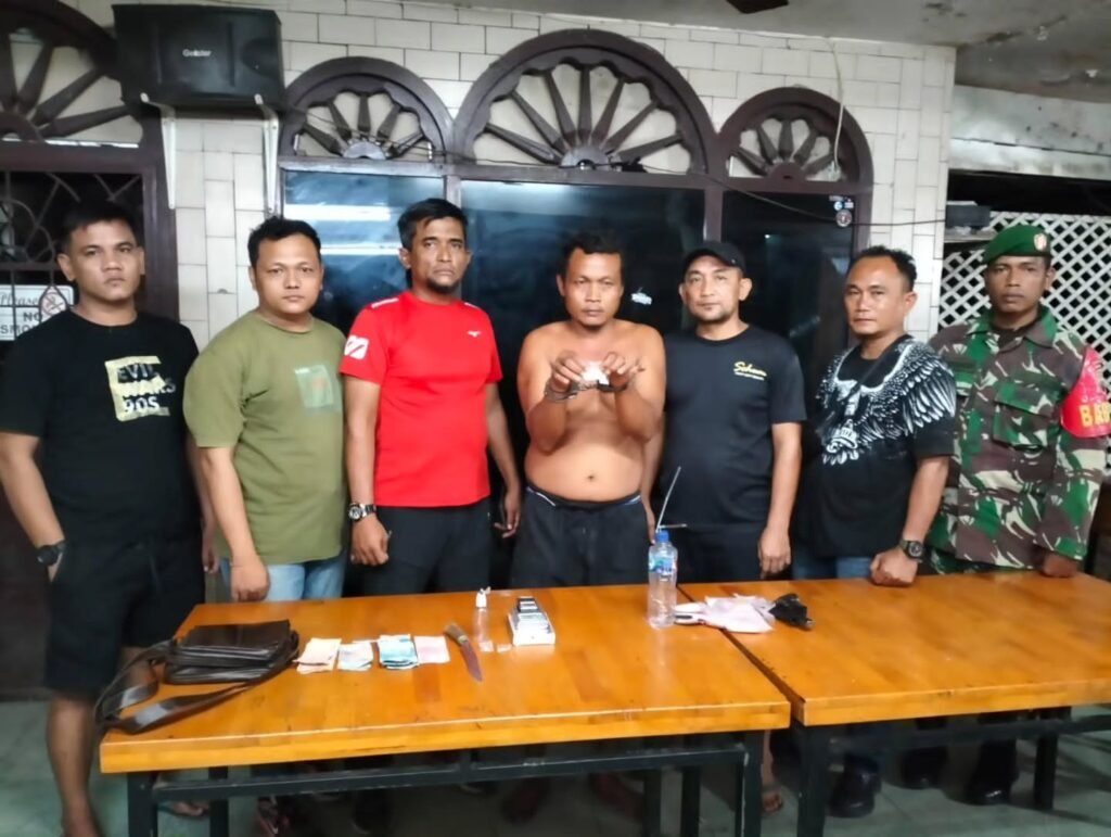 Tersangka pengedar sabu diamankan Tim Intel Kodim 0204/DS. Foto: Istimewa.