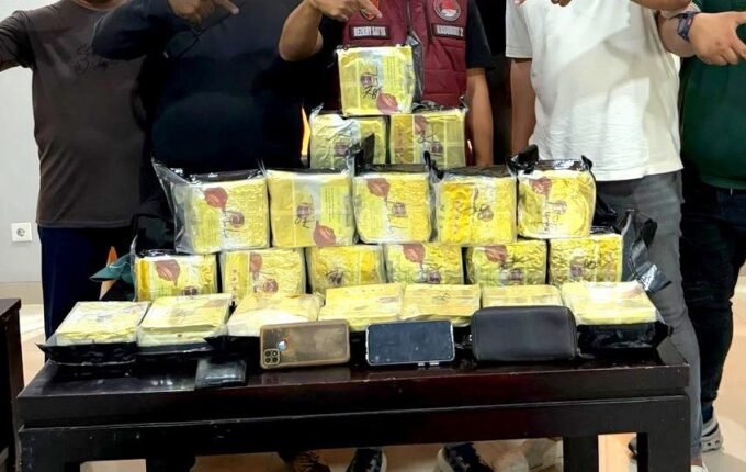 Konferensi pers Tim Opsnal Ditresnarkoba Polda Kaltim. Foto: Dok. Instagram @poldakaltim