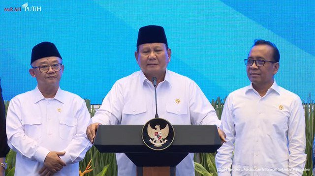 Presiden Republik Indonesia, Prabowo Subianto memberikan arahan pada acara peluncuran Mekanisme Baru Tunjangan Guru ASN Daerah Langsung ke Rekening Guru, 13 Maret 2025. Foto: YouTube/ Sekretariat Presiden