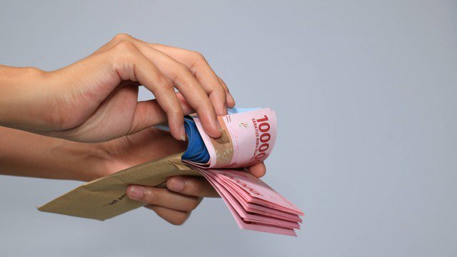 Ilustrasi THR. Foto: Melimey/Shutterstock