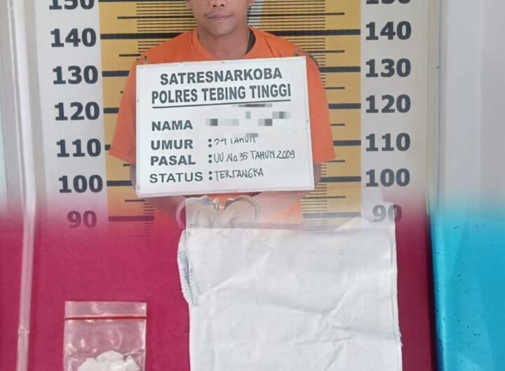 Tersangka dan barang bukti di Polres Tebing Tinggi. Foto: Dok. Instagram Polres Tebing Tinggi.