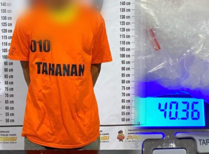 Tersangka Kasriyal Syahputra (KS) dan barang bukti di Polres Simalungun. Foto: Dok. Humas Polres Simalungun.