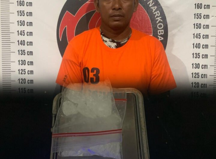 Tersangka dan Barang bukti diamankan di Kantor Sat Narkoba Polres Simalungun. Foto: Dok. Humas Polres Simalungun.