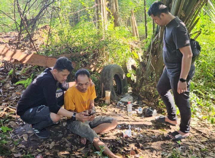 Sat Narkoba Polres Simalungun saat melakukan penangkapan terhadap terduga pengedar sabu. Foto Humas Polres Simalungun.