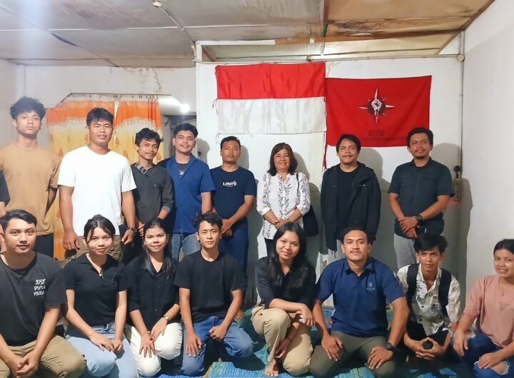 KSPM Foto bersama usai lakukan diskusi peringatan Hari Kartini. Foto: Edis G.