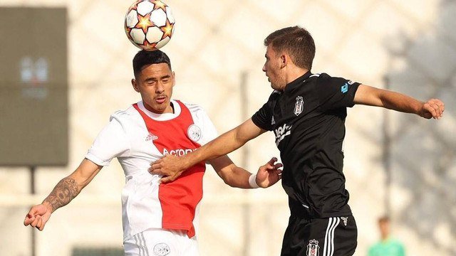 Tristan Gooijer (kiri) bersama Ajax Amsterdam. Foto: Instagram/@afcajax