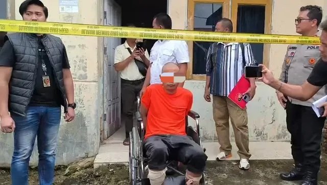 FES (baju orange) pelaku pembunuhan terhadap SBM. Foto: Ig @polseksunggal