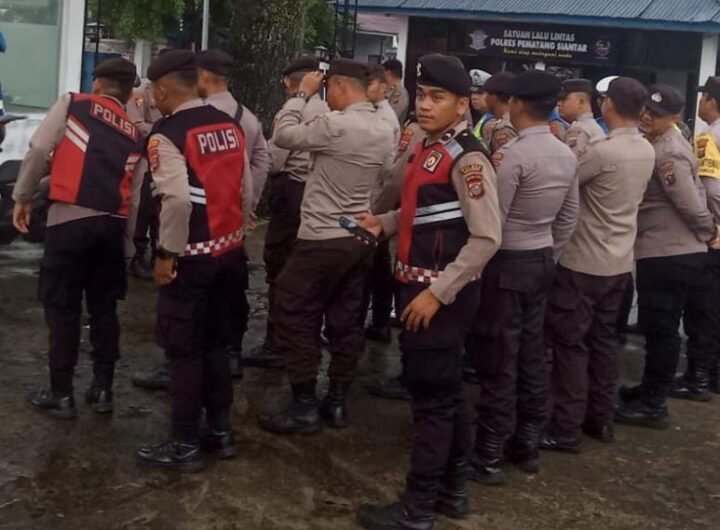 Personil Polres Simalungun turut melakukan pengamanan Kunjungan Wakil Presiden ke Humbahas. Foto: Humas Polres Simalungun.