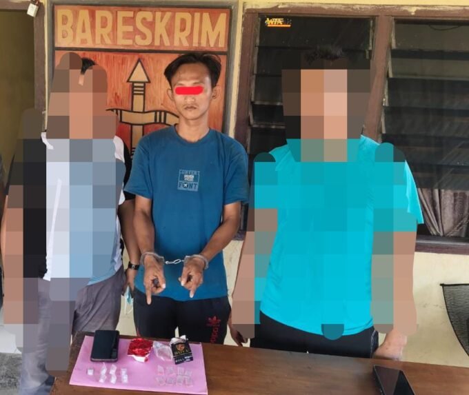 Tersangka dan barang bukti diamankan Polsek Bosar Maligas Polres Simalungun. Foto: Dok. Bid. Humas Polres Simalungun.