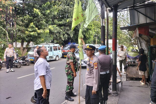Tersengka bendera ormas 2 orang. Foto: Dok. Humas Polres Jakpus