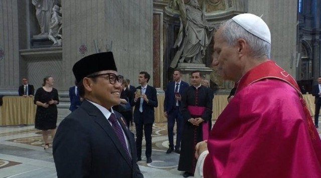 Menko PM Muhaimin Iskandar alias Cak Imin saat bertemu Paus Leo XIV di Vatikan. Dok. IG