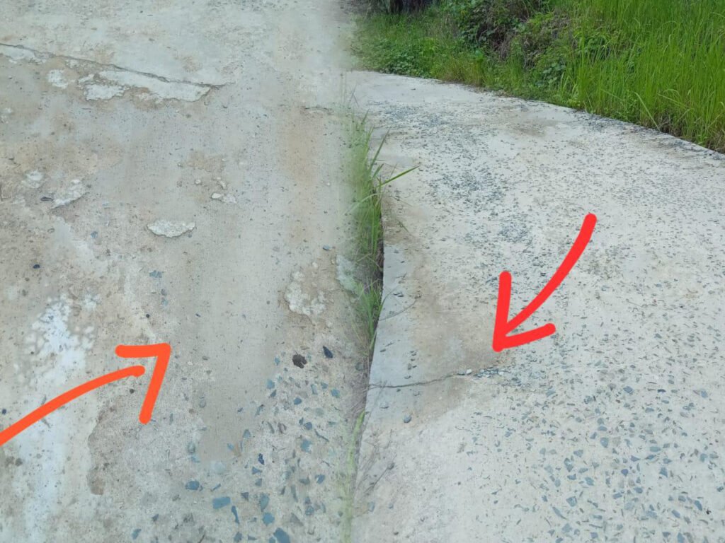 Kondisi rabat beton di Pondok II Aek Bottar, Nagori Buntu Bayu, Kecamatan Hatonduhan, Kabupaten Simalungun, Sumut, yang sudah banyak keretakan dan lapisan yang terkelupas berbatuan. Foto: Dok. Tim Redaksi Visiokreatif.com