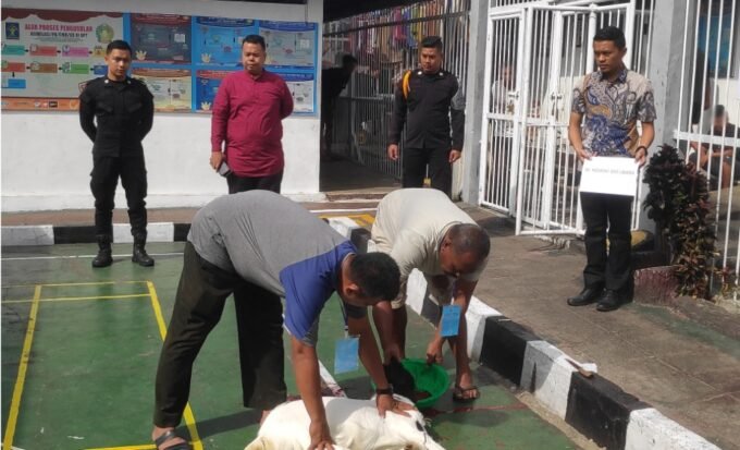 Pelaksanaan Qurban dan Makan Bersama di Rutan kelas IIB Tarutung. Foto: Dok. Humas Rutan Kelas IIB Tarutung.