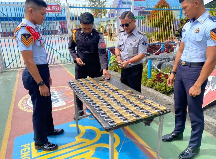 Ka KPR Kelas IIB Sidikalang saan melakukan Troling dan Rotasi Gembok Kamar Hunian pada Rutan Kelas IIB Sidikalang, Dairi. Foto: Dok. Rutan Sidikalang.