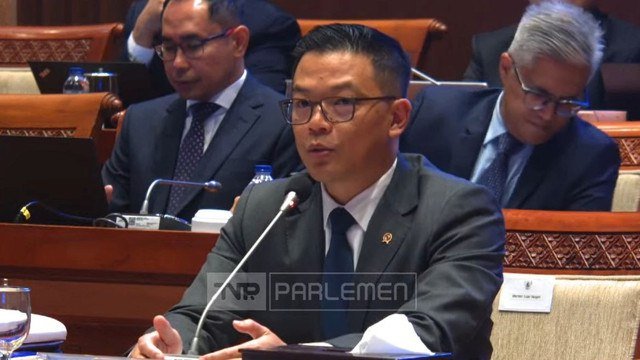 Menteri Luar Negeri Sugiono saar rapat dengan Komisi I di Kompleks Parlemen Senayan, Jakarta, Senin (30/6/2025). Foto: YouTube/ TVR Parlemen