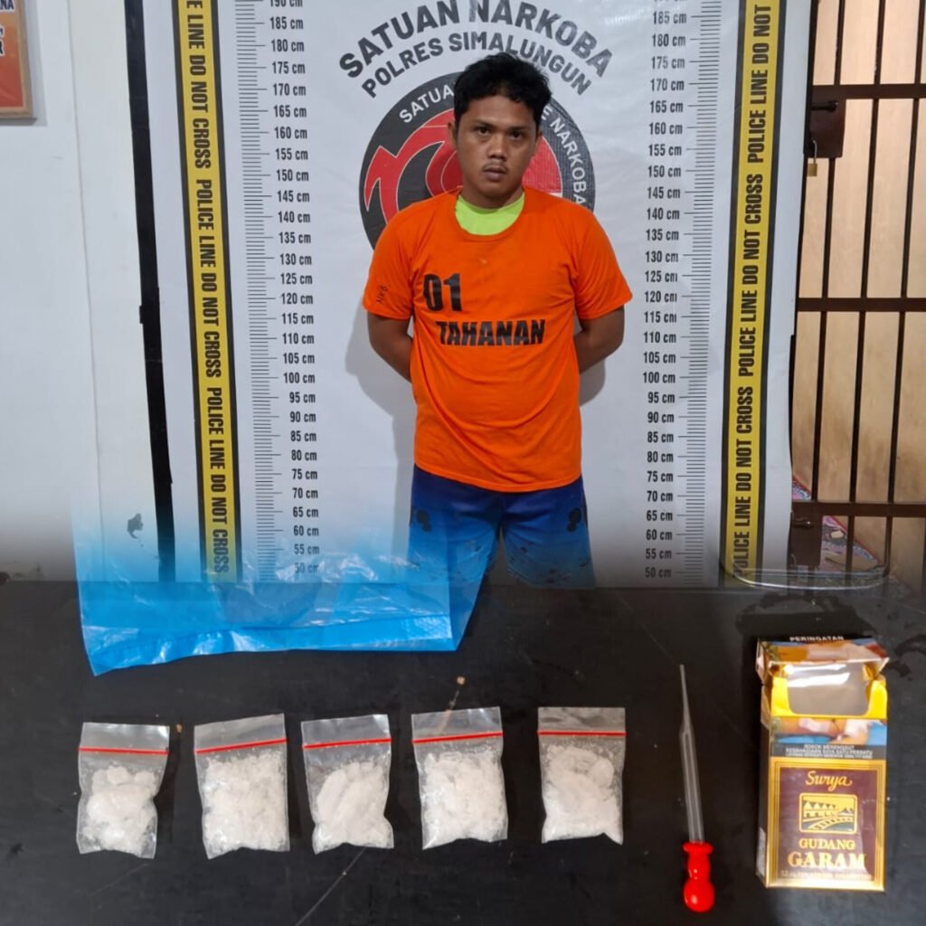 Tersangka dan barang bukti saat diamankan Polres Simalungun. Foto: Dok. Istimewa.