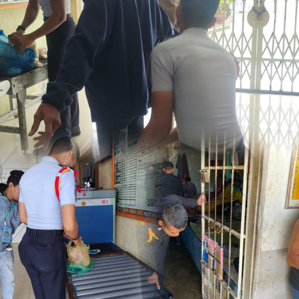 Pelaksanaan Pengeledahan dan Pemeriksaan di Rutan Kelas IIB Sidikalang. Foto: Dok. Rutan Sidikalang.