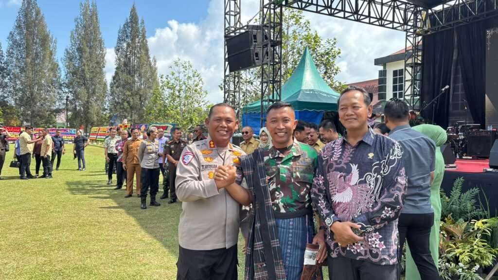 (Kiri) Kapolres Simalungun AKBP Marganda Aritonang, S.H., S.I.K., M.M, (tengah) Dandim 0207/SML. Foto: Dok. Humas Polres Simalungun.