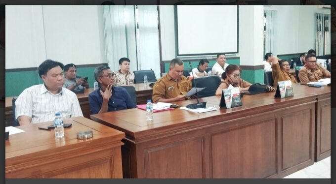 RDP Komisi I DPRD Kota Pematangsiantar terhadap keberadaan Irian Supermarket & Dept Store di Kota Pematangsiantar. Foto: Tim Redaksi.