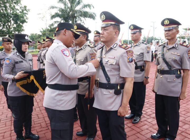 AKP Suit Purba Dasuha, SH menerima jabatan baru sebagai Kapolsek Tiga Balata Resor Simalungun. Foto: Humas Polres Simalungun.