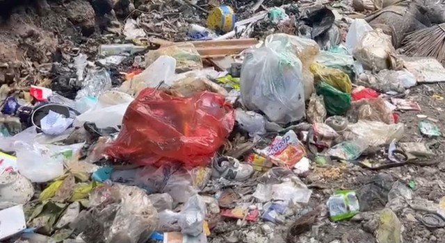 Tumpukan Sampah Di Damping Kampus UIN Raden Intan Lampung | foto : Dina Amala / Lampung Geh