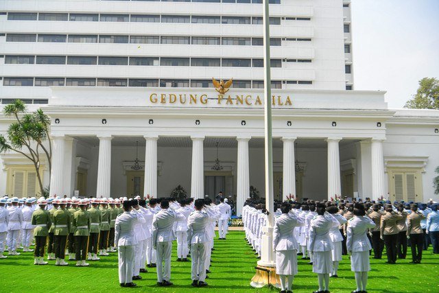 Presiden Prabowo Subianto memimpin upacara Hari Lahir Pancasila di Gedung Pancasila, Jakarta, Senin (2/6/2025). Foto: Muhammad Adimaja/ANTARA FOTO