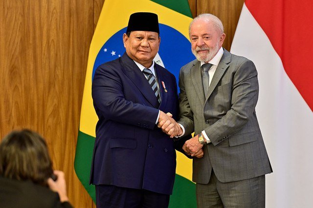 Presiden Prabowo dan Presiden Brasil Luiz Inacio Lula da Silva saat melakukan konferensi pers di Istana Planalto, Brasilia, Rabu (9/7/2025). Foto: Biro Pers Sekretariat Presiden