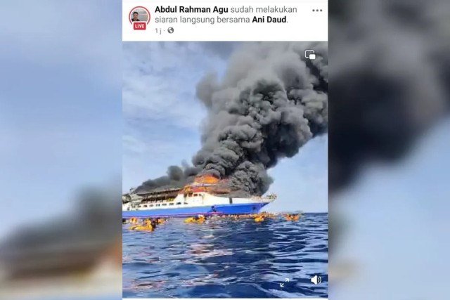 KM Barcelona V saat terbakar di sekitar perairan Pulau Talise, Kabupaten Minahasa Utara, Sulawesi Utara, Minggu (20/7/2025). Foto: ANTARA/HO-tangkapan layar Abdurahman Agu