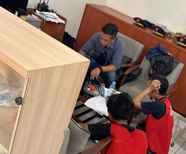 Petugas Rutan Kelas I Bandung berhasil menggagalkan penyelundupan narkotika berjenis sabu, obat-obatan, dan tembakau sintetis oleh pengunjung berinisial W, pada Kamis (24/7). Foto: Dok. Istimewa