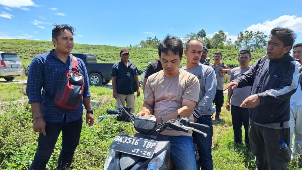 Sat Reskrim Polres Simalungun saat melakukan Olah TKP di Wilayah Kecamatan Sidamanik, Kabupaten Simalungun. Foto: Dok. Humas Polres Simalungun.