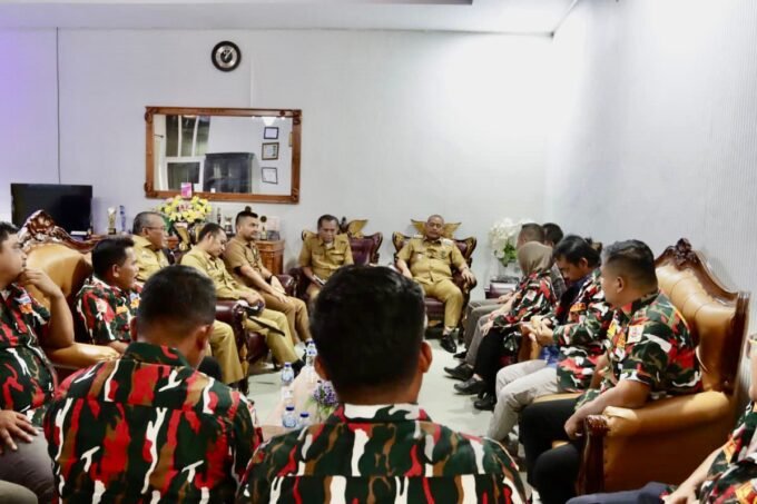 Kebersamaan LMP Macab Dairi dengan Bupati. Foto: Dok. Istimewa.
