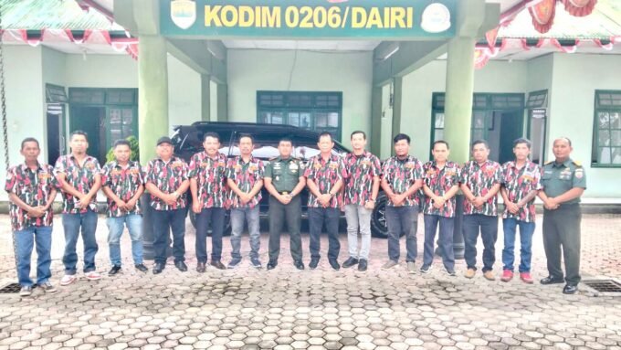 Foto bersama Dandim 0206 Letkol CZi Nanang Sujarwanto dengan LMP Macab Dairi. Foto: Dok. LMP Macab Dairi.