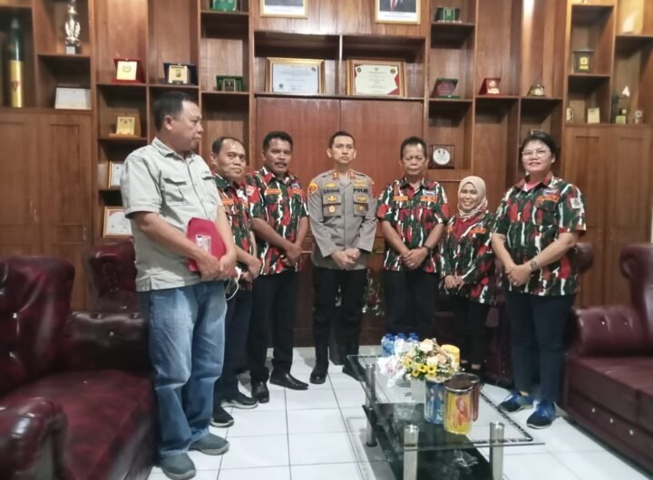 Foto bersama Kapolres AKBP Otniel Siahaan dengan Delegasi Pengurus LMP Macab Dairi. Foto: Dok. LMP Macab Dairi, Sumatera Utara.