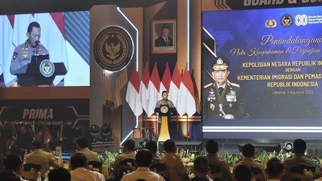 Kapolri Jenderal Listyo Sigit Prabowo memberikan sambutan dalam acara penandatanganan nota kesepahaman di Hotel Shangri-La Jakarta, Senin (4/8/2025). Foto: Jonathan Devin/kumparan
