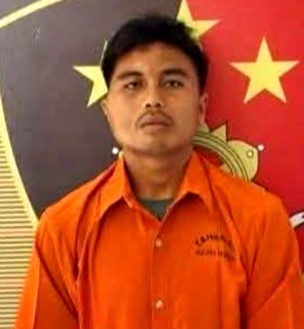 Tersangka Yunus Saputra diamankan Sat Reskrim Polres Madina. Foto: Dok. Istimewa.