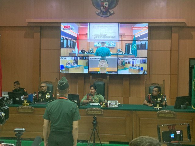 Peltu Lubis saat menerima hukuman dari Majelis Hakim Pengadilan Militer I-04 Palembang. Foto : Abdullah Toriq/Urban Id