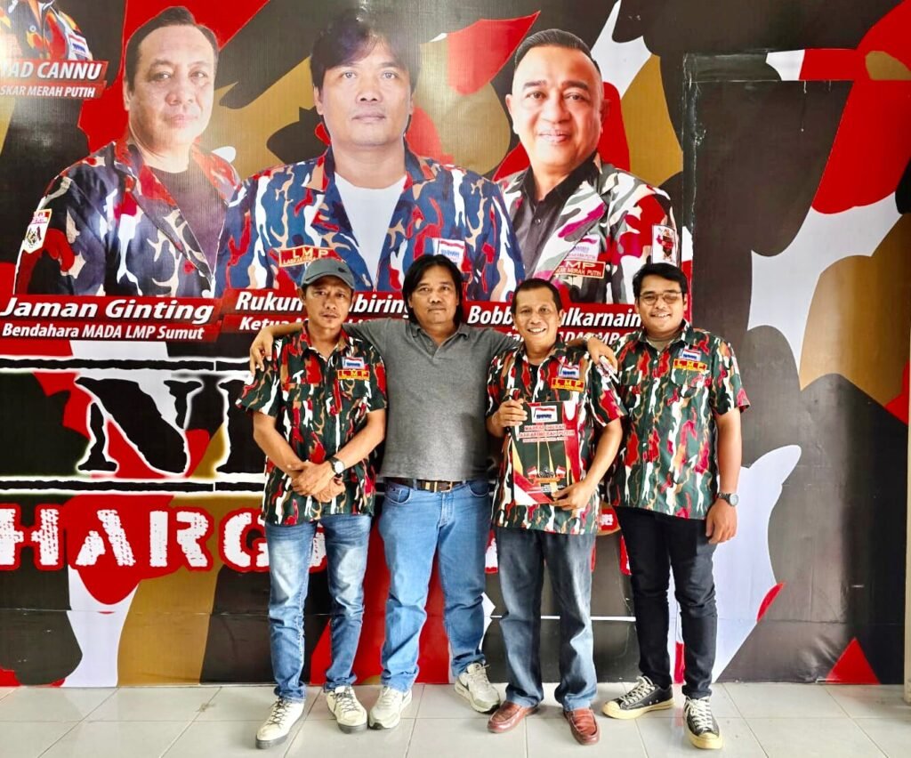 Ketua Mada LMP Provinsi Sumatera Utara Rukun Sembiring (tengah - Merangkul) bersama Mandataris Sutrisno Dalimunthe, Andi Simanjuntak dan Fadillah. Foto: Dok. Istimewa.