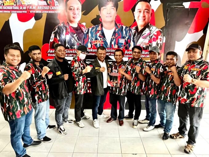 Foto bersama Pengurus Mada LMP Sumut dengan Mandataris. Foto: Ist.